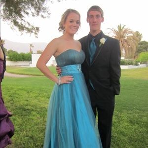 One of a kind formal dress 💫